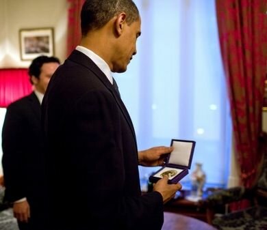 Obama accepts Nobel Peace Prize